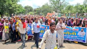  गरोठ मे 22 जुलाई को हजारों की संख्या मे महिलाओं ने रैली निकाली, लाड़ली बहना योजना का लाभ दिने की मांग उठाई।